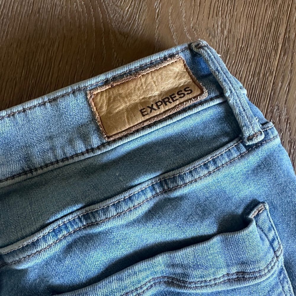 Express Ultimate Stretch Mid Rise Ankle Legging Jean Size 4 - Picture 9 of 10